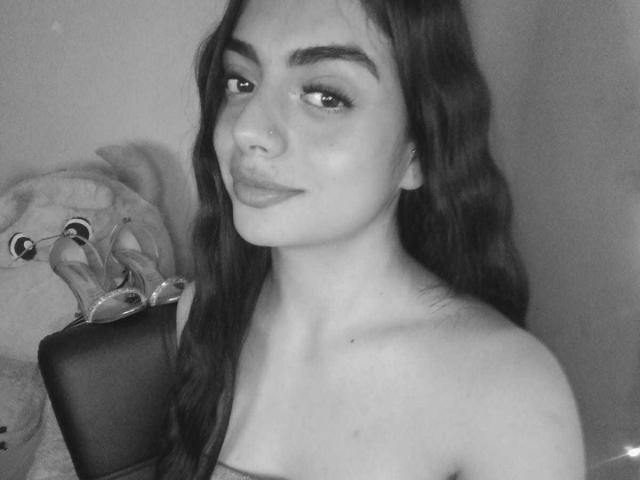 EmaRosee - Live Sex Cam - 24664077