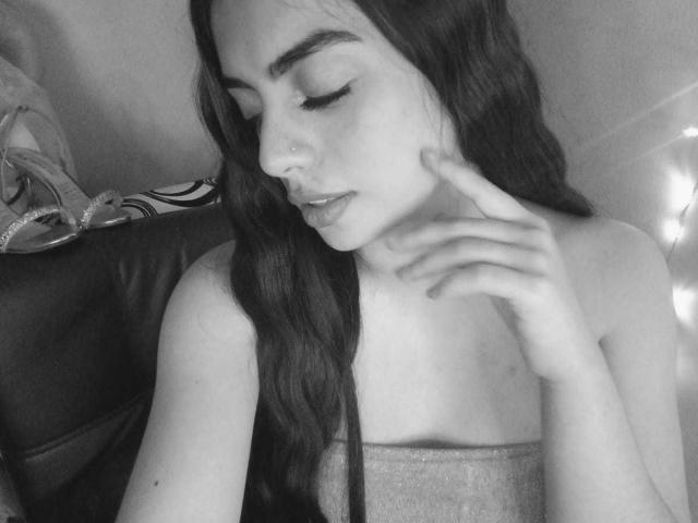 EmaRosee - Live sex cam - 24664081