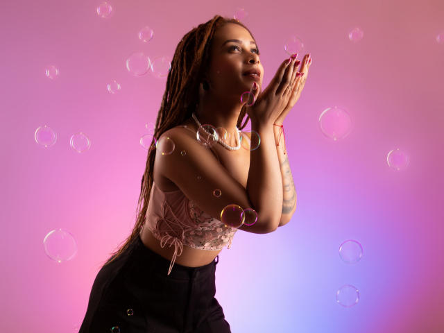 KendallQuinn - Live sex cam - 24664121