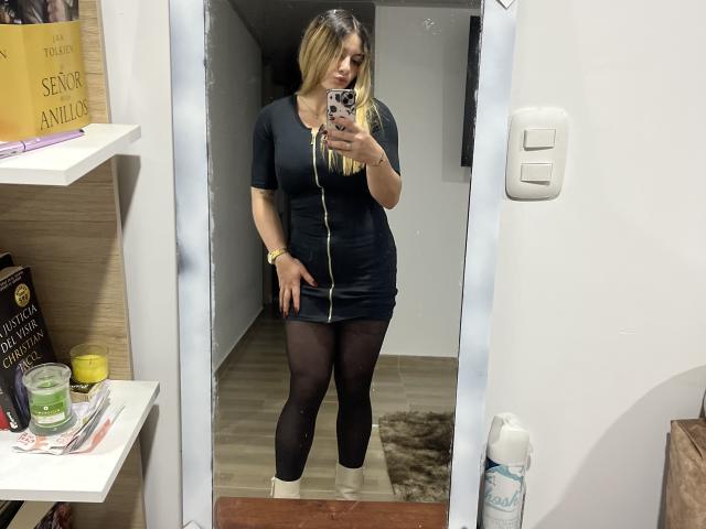 AtheneaRossi - Live sex cam - 24673709