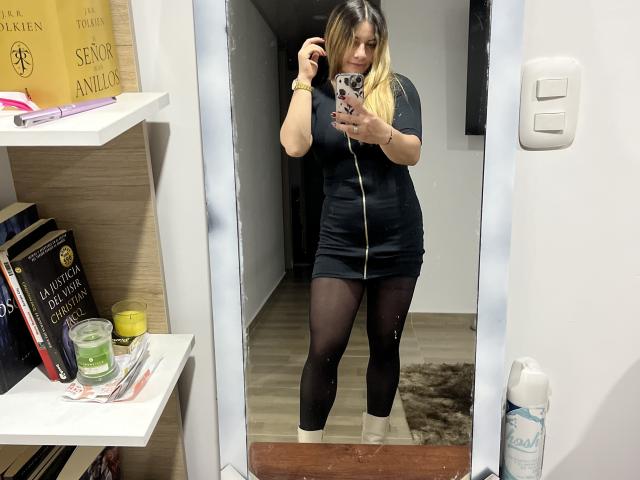 AtheneaRossi - Live sex cam - 24673717