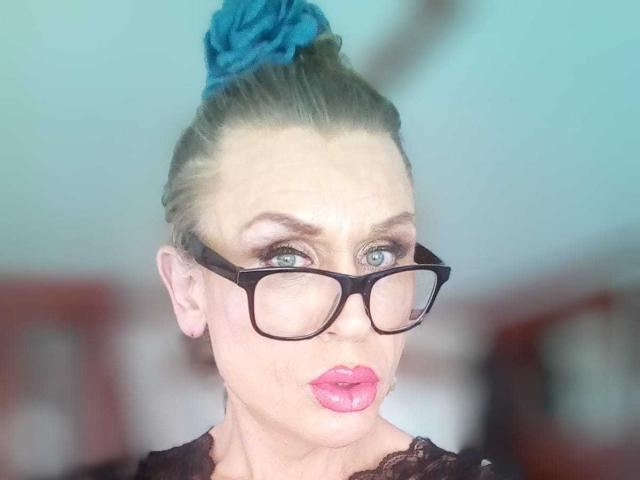 LilianaShe - Live sex cam - 24679629