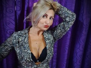 ChaudeEvely - Live porn &amp; sex cam - 24685809