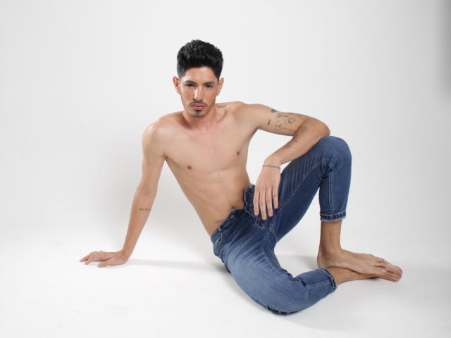 FabrizzioHot - Live sex cam - 24700113