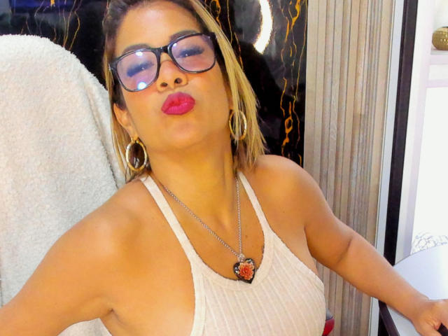 AlixLow - Live sexe cam - 24707697