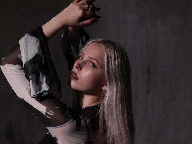 AliceWhitey - Sexe cam en vivo - 24728701