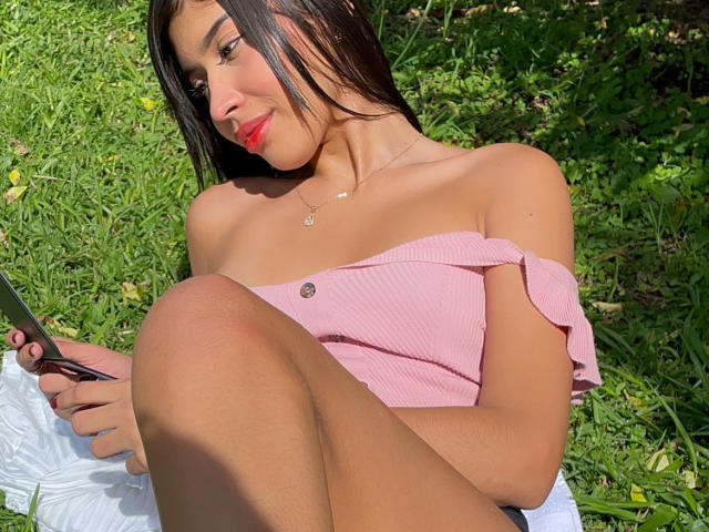 PriscillaRouss - сексуальная веб-камера в реальном времени - 24753773