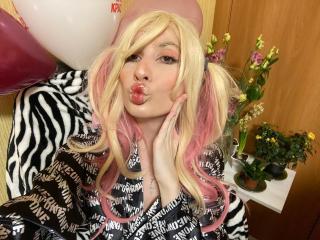 ElzaKomx - Live sex cam - 24759405