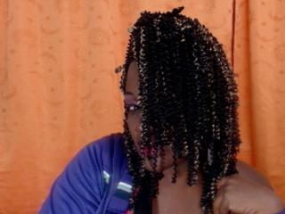 DirtyShortBabe - Chat live porn avec cette Femmes à la chatte poilue sur Blacks-Cam 