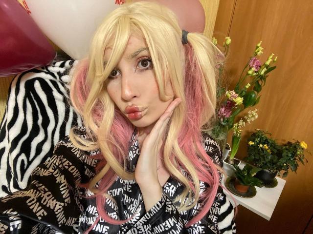 ElzaKomx - Live Sex Cam - 24761157