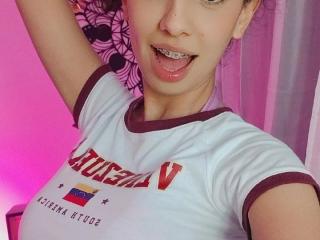 MoniqueCurlz - Live sex cam - 24767509