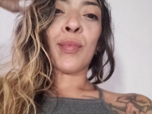 IsaGonzalez - Live porn &amp; sex cam - 24770585