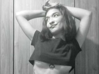 ElyWhitee - Live sex cam - 24777817