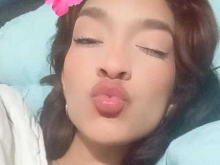 ElyWhitee - Live sex cam - 24777821