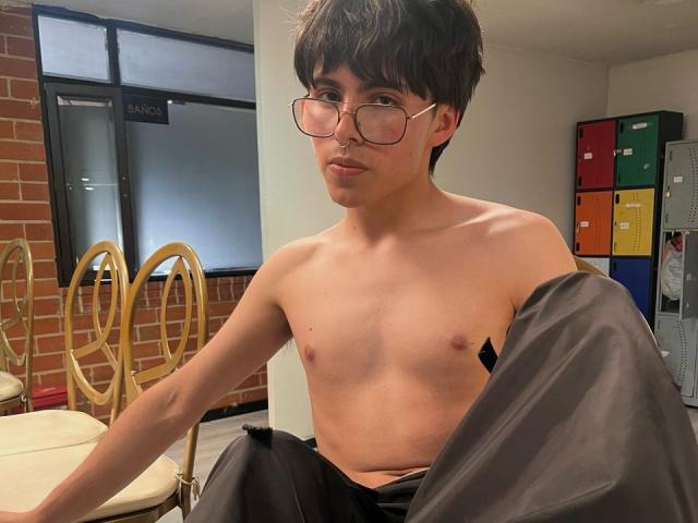 PepperTwink - Live sex cam - 24778321