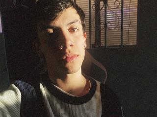 AaronBlink - Live Sex Cam - 24805693