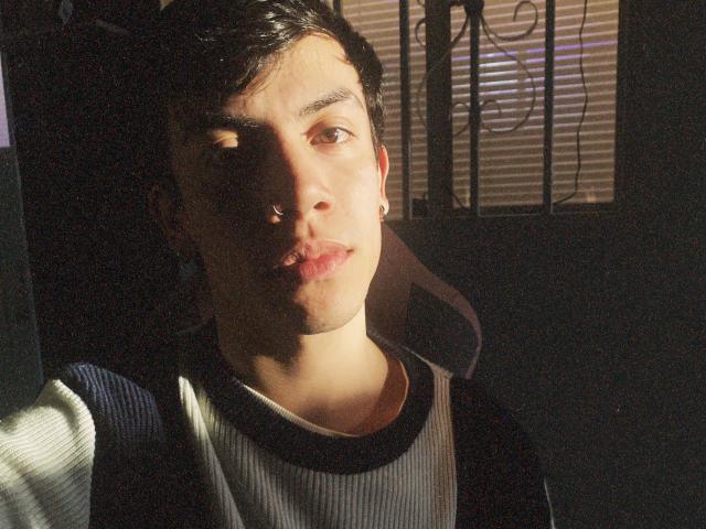 AaronBlink - Live Sex Cam - 24805693