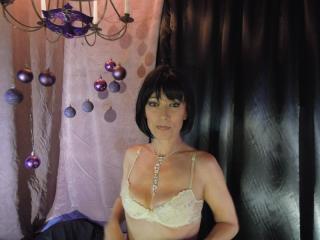 CocoSpirit - Show live nude with a Lady over 35 with standard titties 
