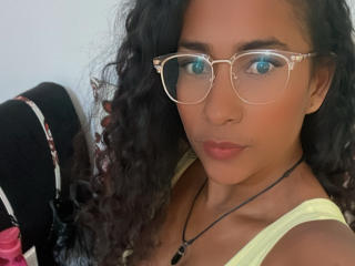 Thannia - Live sex cam - 24816297