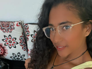 Thannia - Live sex cam - 24831861
