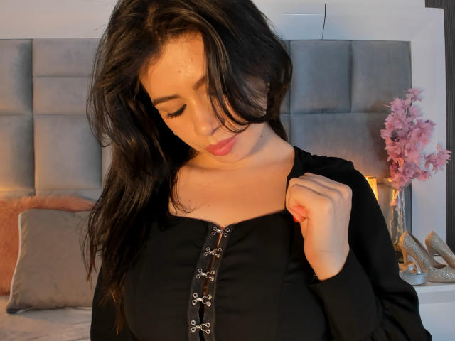 LindaMancini - Live sex cam - 24844633