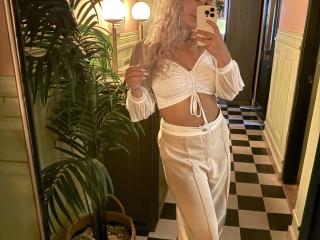 FloraSaenz - Live sex cam - 24844693