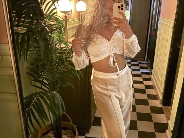 FloraSaenz - Live sex cam - 24844693