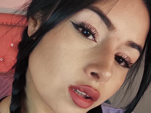 EmilyVv - Sexe cam en vivo - 24845777