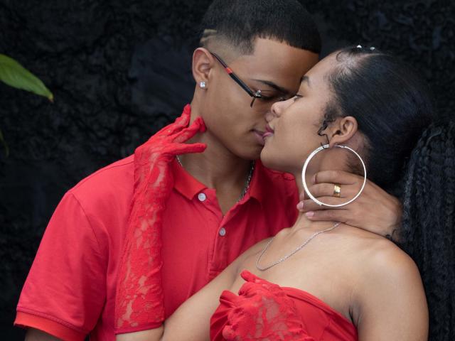 MarkAndLucy - Live sex cam - 24849661