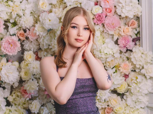 NicoleBrian - Live sex cam - 24859909