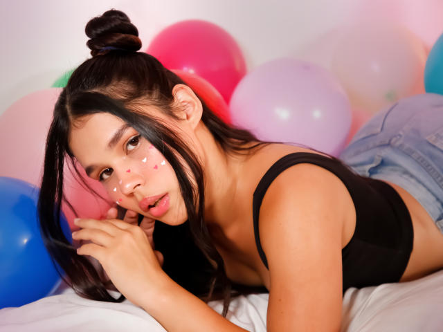 CarolineWill - Live sex cam - 24863097