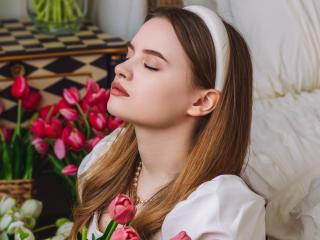 KiraBeaty - Live sex cam - 24868569