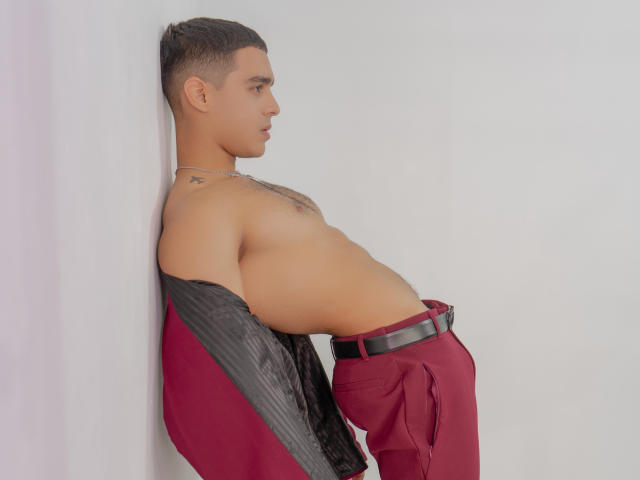 BrattOne - Live sex cam - 24871349