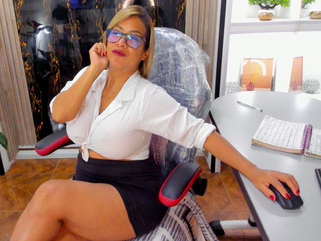 AlixLow - Live porn &amp; sex cam - 24874037