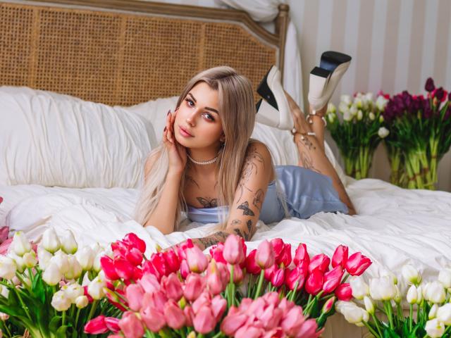LaraMoss - Live sex cam - 24875041
