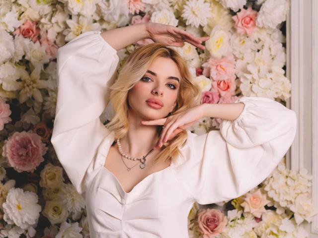 AdeleClifford - Live sex cam - 24876501