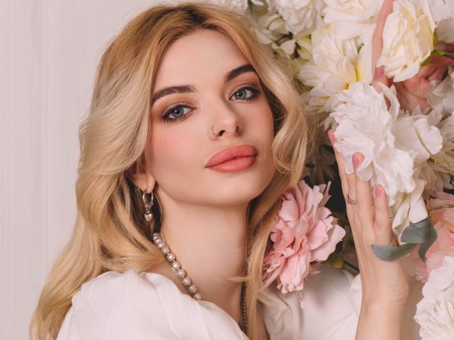 AdeleClifford - Live sex cam - 24876525