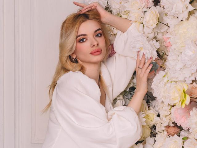 AdeleClifford - Live sex cam - 24876537