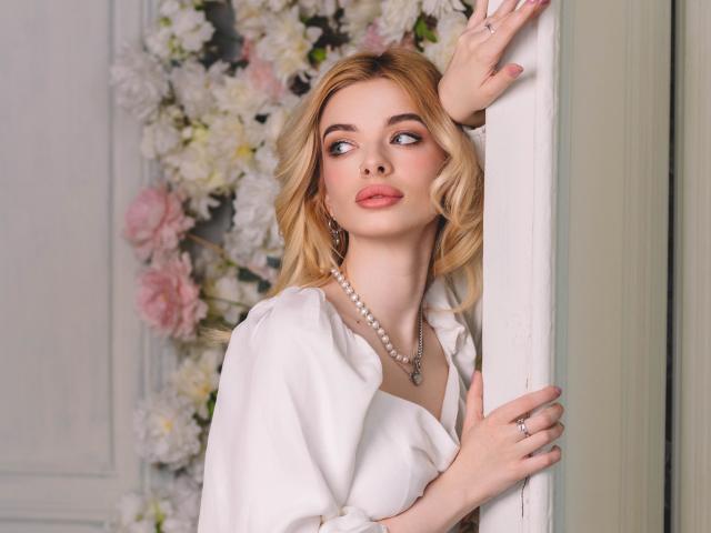 AdeleClifford - Live sex cam - 24876549