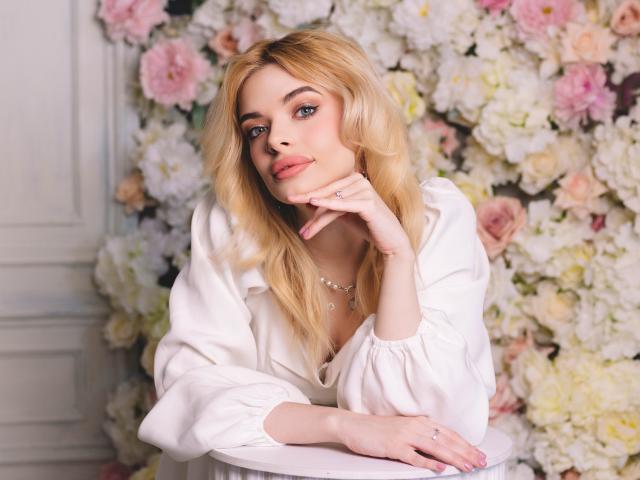 AdeleClifford - Live sex cam - 24876561