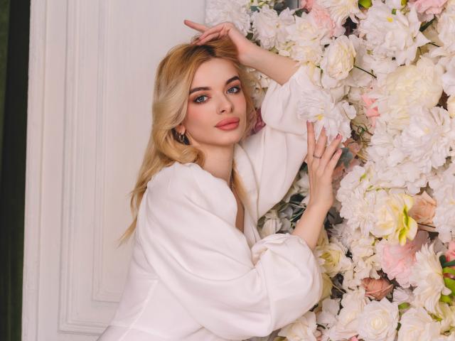 AdeleClifford - Live sex cam - 24876565