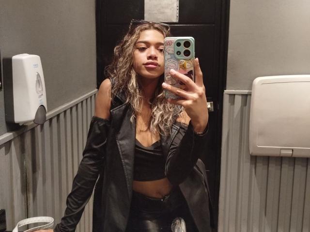 BritneyCollins - Live Sex Cam - 24889913