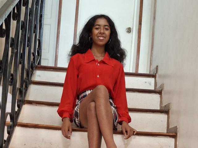 LaeticiaPink - Live sex cam - 24911277