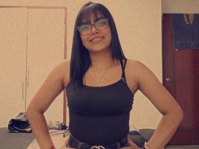 EmilyRobeerts - Live porn &amp; sex cam - 24923745