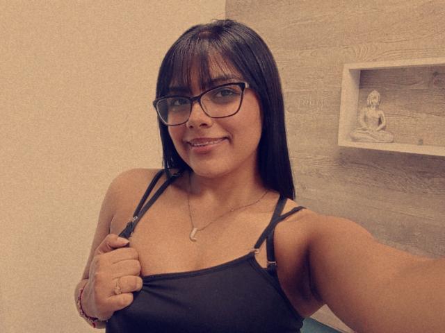 EmilyRobeerts - Live sex cam - 24923749