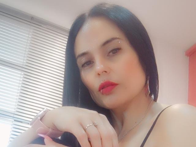 CharlotteCrofort - Live sex cam - 24925117