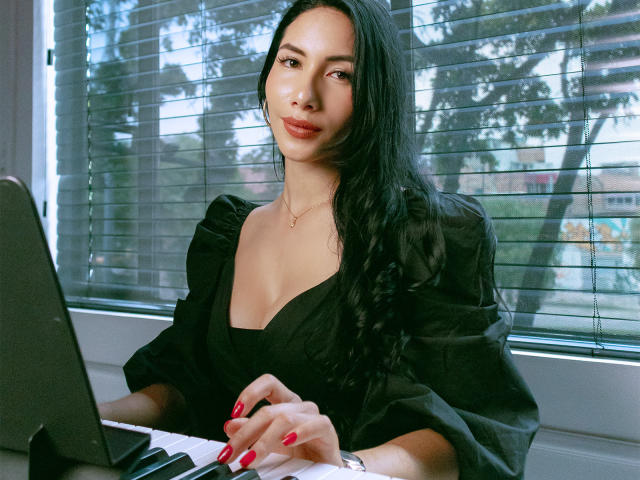 ArianaRogers - Live porn &amp; sex cam - 24945985