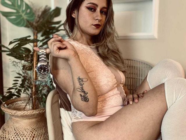 LiaJonnesX - Live sex cam - 24953105