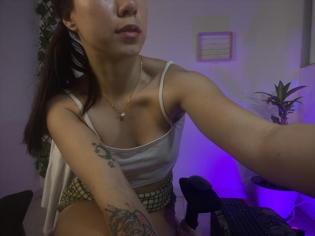 JuliaGarciax - Live sex cam - 24954605