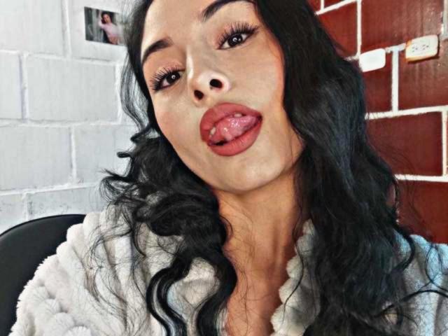 EmilyValeria - Live porn &amp; sex cam - 24971161